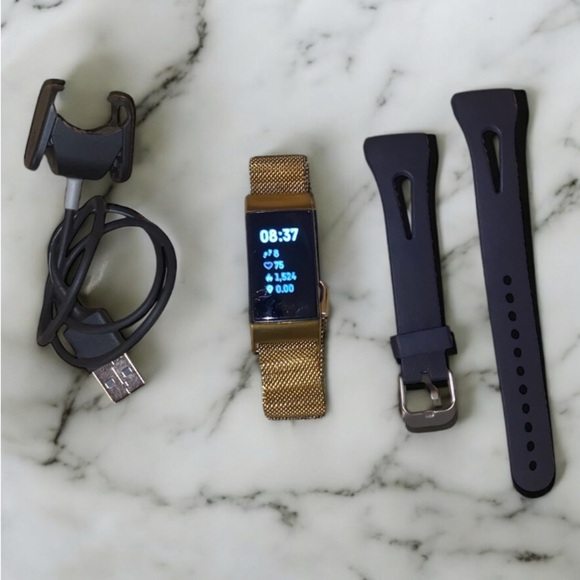 Fitbit Charge 4 Bundle with band and charger - Picture 1 of 3